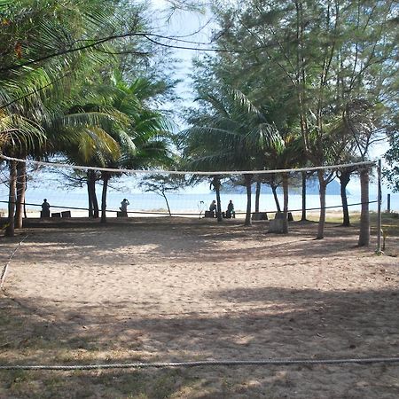 Tanjung Demong Beach Resort Кампунг-Куала-Бесут Экстерьер фото