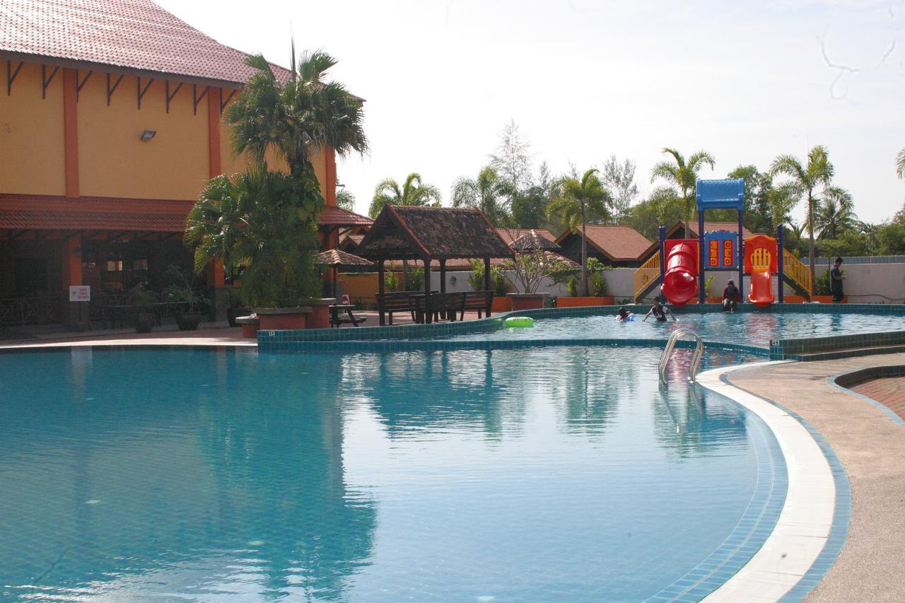 Tanjung Demong Beach Resort Кампунг-Куала-Бесут Экстерьер фото