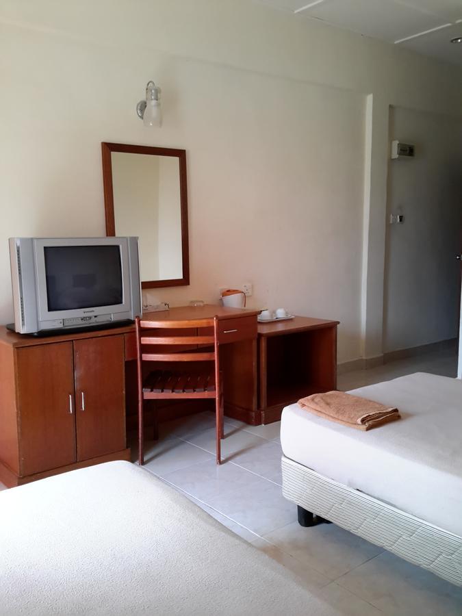 Tanjung Demong Beach Resort Кампунг-Куала-Бесут Экстерьер фото